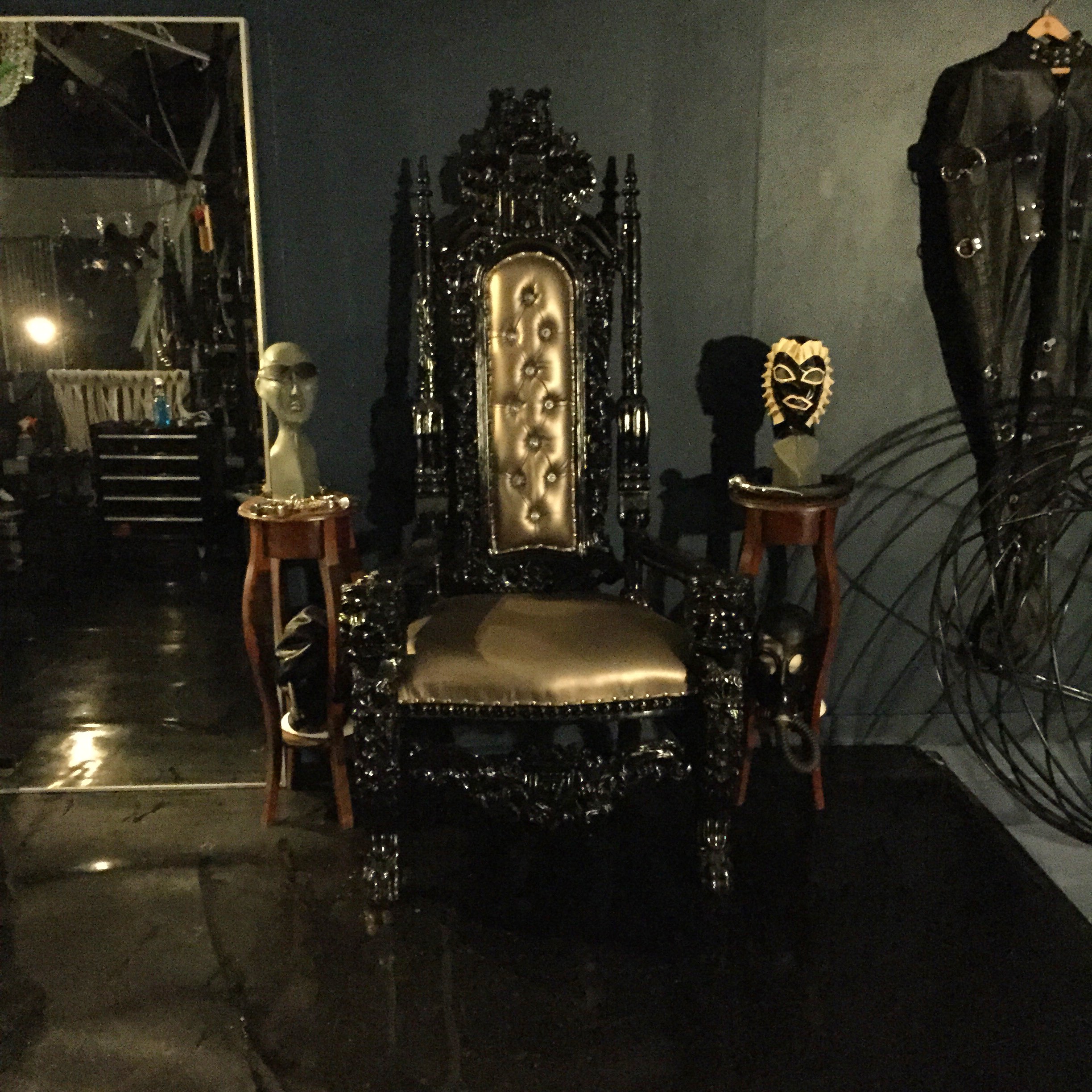 Mistress throne